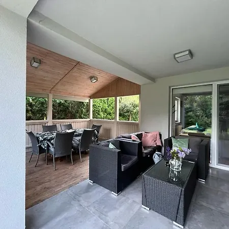 Villa Dom Z Ogrodem W Krakowie