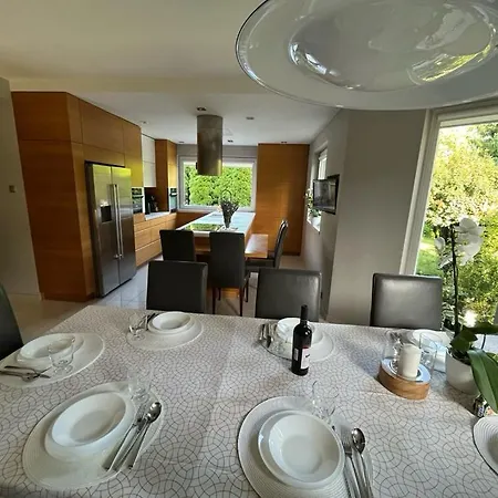 Dom Z Ogrodem W Krakowie Villa Krakow
